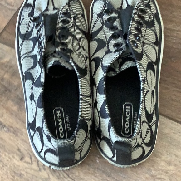Coach Logo Tennis shoes 🖤🖤🖤Good condition - Picture 4 of 6